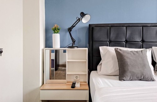 Panunggangan Utara Apartment | Blue Studio At Apartment Collins Boulevard