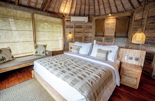 Melayang Cabin | Moonlit Jungle