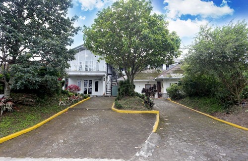 Cipanas Hotel | Villa Agape Near Puncak By ARBA