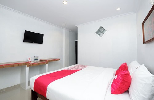 Surakarta Hotel | OYO 1706 Hotel H&w Solo