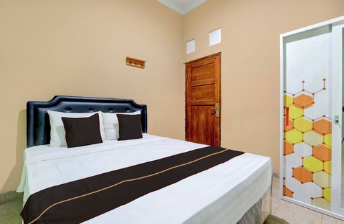 Sewon Hotel | OYO 94851 Watulumpang 1 Guest House