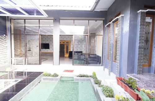 Pameungpeuk Hotel | Hotel O 94911 Syariah Anggrek Guest Hous