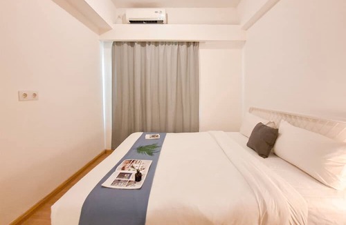 Bumi Serpong Damai Apartment | Cozy And Pool View 2Br At Sky House Bsd Apartment