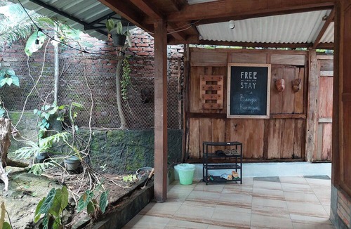 Bangunjiwo Hostel | Banyu Kasongan Homestay