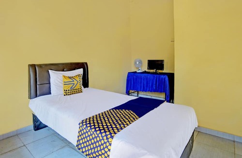 Banyuwangi Hotel | SPOT ON 92480 Iwn Homestay Syariah