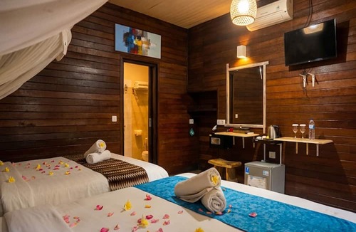 Mushroom Bay Hotel | Kama Nusa