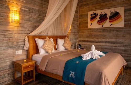 Mushroom Bay Hotel | Kama Nusa