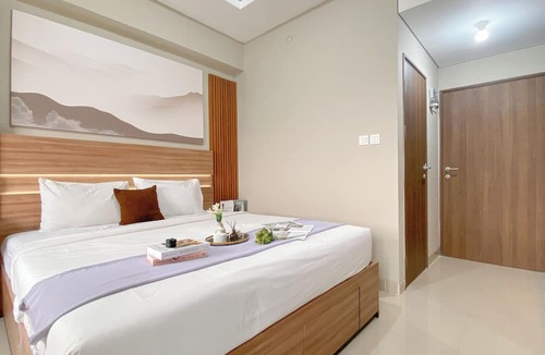 Kedungmanggu Apartment | Modern Scandinavian Studio At Lrt City Sentul - Royal Sentul Park Apartment