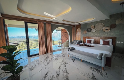 Kedisan Hotel | Caldera Hotel & Restaurant