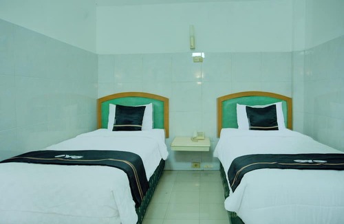 Palembang Hotel | Townhouse Oak Palembang Near Jembatan Ampera Formerly Azzura Hotel