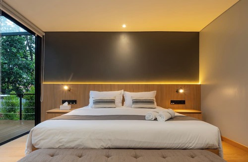 Sukajadi Villa | Pine Breeze Loft House