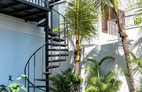 Batu Bolong Hostel | Coco & Pineapple Pants Hostel
