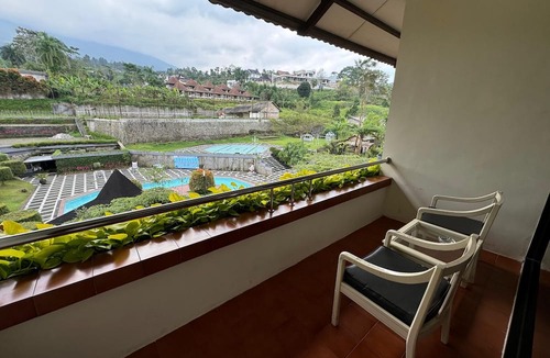 Baturaden Hostel | Queen Garden Hotel by Salak Hospitality
