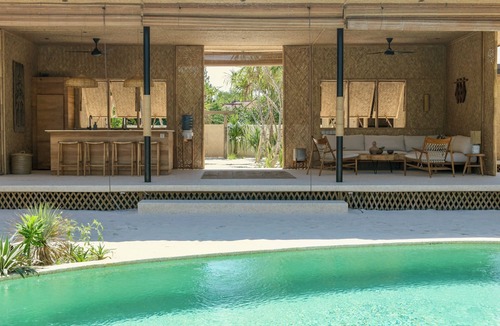 Mushroom Bay Villa | The Cabins