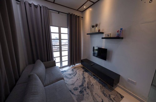 Jambi House | OYO 90976 Pantaistay baturakit