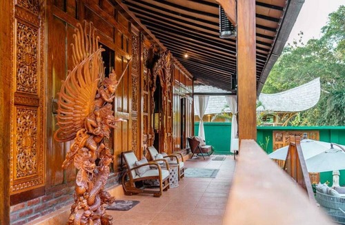 Celuk Bed & Breakfast | Rose luxury tropical eden forest view