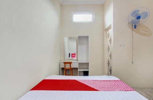 Borobudur Hotel | OYO 93736 Homestay Joglo Dephis Syariah