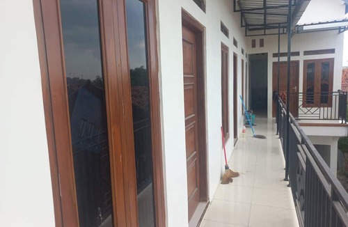 Purwokerto Hotel | Hotel O Chimi Rumah Kost