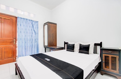 Wonosari Hotel | Capital O 93842 Jowo Segoro ResortNearPantai Sepanjang