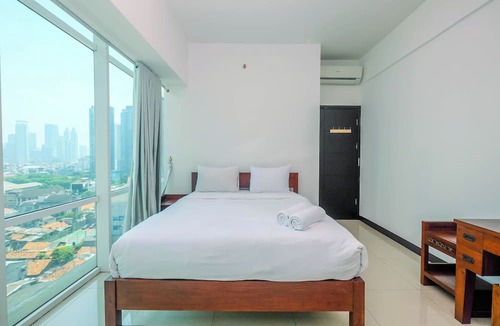 East Kuningan Apartment | Homey And Warm 1Br Apartment At Ambassade Kuningan