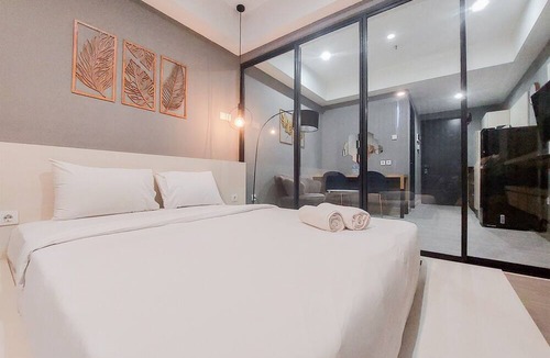 Pinang Apartment | Cozy Living 1Br Collins Boulevard Apartment