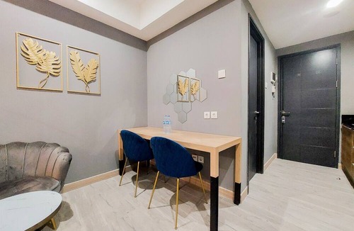 Pinang Apartment | Cozy Living 1Br Collins Boulevard Apartment