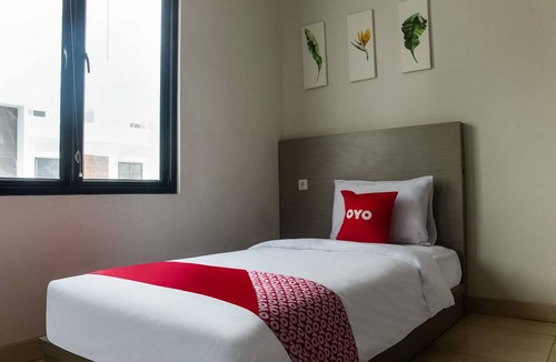 Karawang Hotel | OYO Life 3251 D'daun Inn