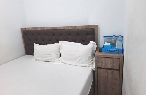 Jakarta Hotel | OYO Life 92883 Kost Ratana Cengkareng Syariah