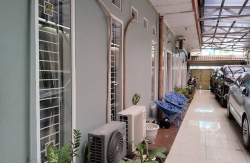 Kalimalang Hotel | SMAN House powered by Cocotel