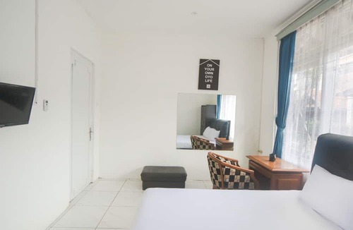 Bandung Hotel | OYO Life 3055 Rumah Enin