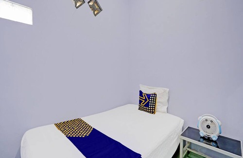 Rogojampi Hotel | OYO Life 92937 Kost Putri Sarkara Syariah