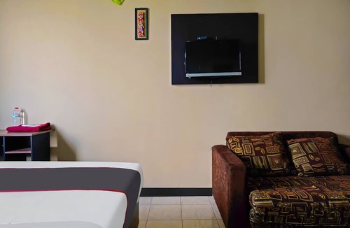 Cimahi Hotel | Collection O 1453 The Edge Apartment Cimahi By Kamarku