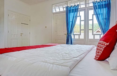 Cipanas Hotel | SPOT ON 91225 Kota Bunga Homestay Syariah