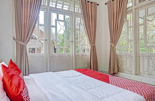 Cipanas Hotel | SPOT ON 91225 Kota Bunga Homestay Syariah