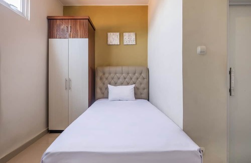 West Cirebon Hotel | OYO Living 1877 Side Corner