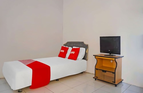 Cikampek Hotel | OYO 92704 Pondok Bunga Lily