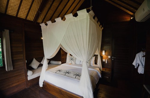 Mushroom Bay House | Sunset Star Huts