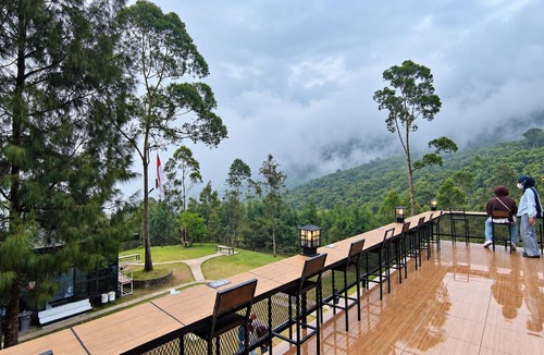 Hargomulyo Hotel | Sakura Hills