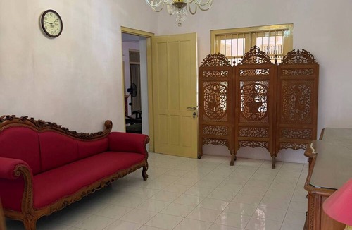 Central Yogyakarta Villa | Ndalem Suryomentaraman