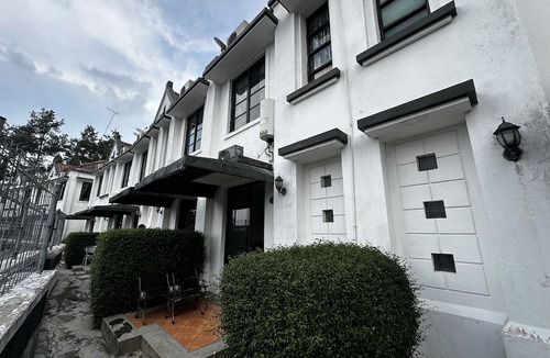 Setiabudi Hotel | Townhouse Oak Casa D'Ladera Bandung