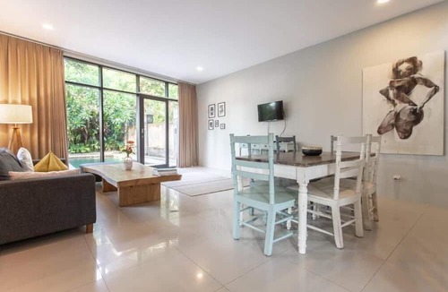 Suraberata Apartment | Santai Surf House