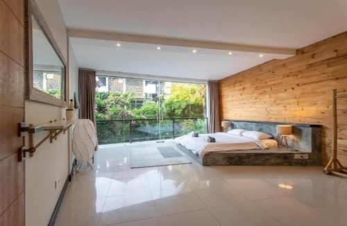 Suraberata Apartment | Santai Surf House