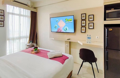 Surabaya Apartment | Comfy White Studio For 2 Pax At Bale Hinggil Apartment