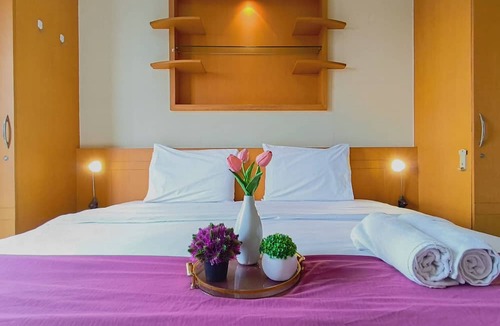 Suko Manunggal Apartment | Classic And Warm 2Br At Apartment Taman Beverly