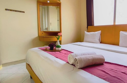 Suko Manunggal Apartment | Classic And Warm 2Br At Apartment Taman Beverly