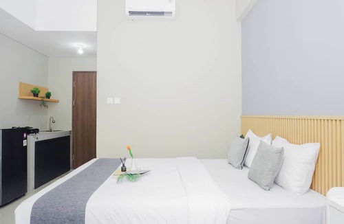 Kedungmanggu Apartment | Chic Studio Apartment At Royal Sentul Park
