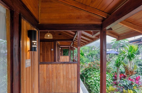 Candikuning House | Kampung Bingo Glamping & Resto