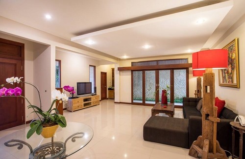 Kerobokan Villa | 5BR Private Villa near Seminyak