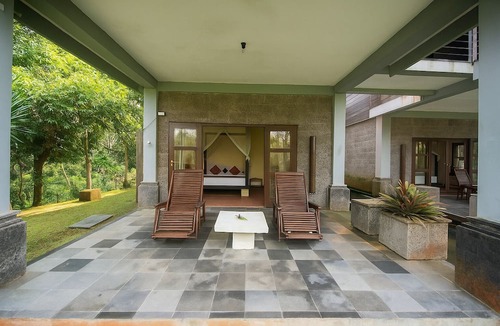 Petak Hotel | Puri Saron Hotel Madangan