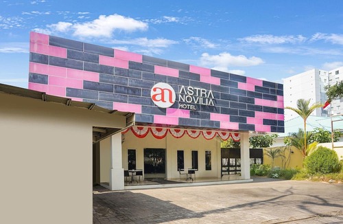 Makassar House | Modern suite Retreat W/Free WiFi and Parking
